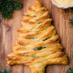 Spinach Artichoke Dip Pull Apart Christmas Tree served as a festive appetizer.